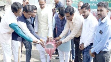 Tree Plantation : मुख्यमंत्री शिवराज सिंह चौहान ने श्यामला हिल्स स्थित उद्यान में आँवला, चंपा और नीम का पौधा लगाया
