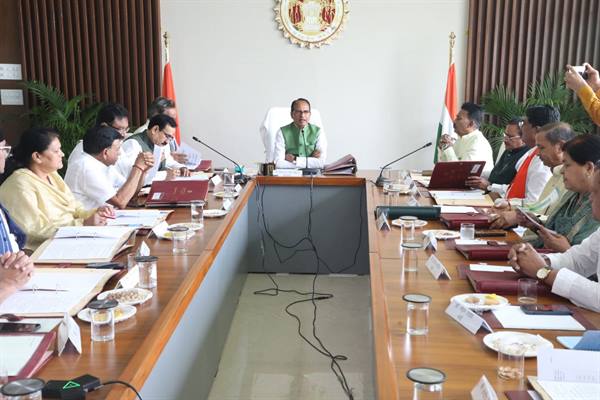 Mukhyamantri Sikho-kamao Yojana : मध्यप्रदेश में मुख्यमंत्री सीखो-कमाओ योजना को मिला मंत्रि-परिषद का अनुमोदन…समत्व भवन में हुई मंत्रि-परिषद की विशेष बैठक