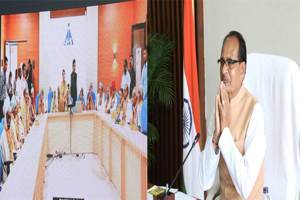 Virtual Meet : मुख्यमंत्री ने विमान से शिर्डी जा रहे देवास के 32 बुजुर्ग को दी शुभकामनाएँ