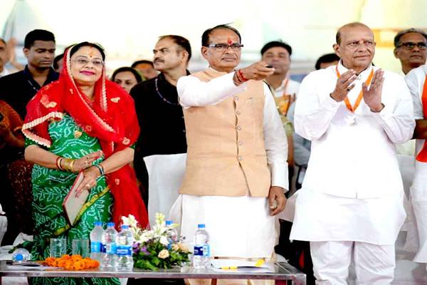 Foundation Stone Of Bhavya Devi Lok : मुख्यमंत्री ने सलकनपुर में किया 211 करोड़ की लागत के भव्य देवीलोक का शिलान्यास
