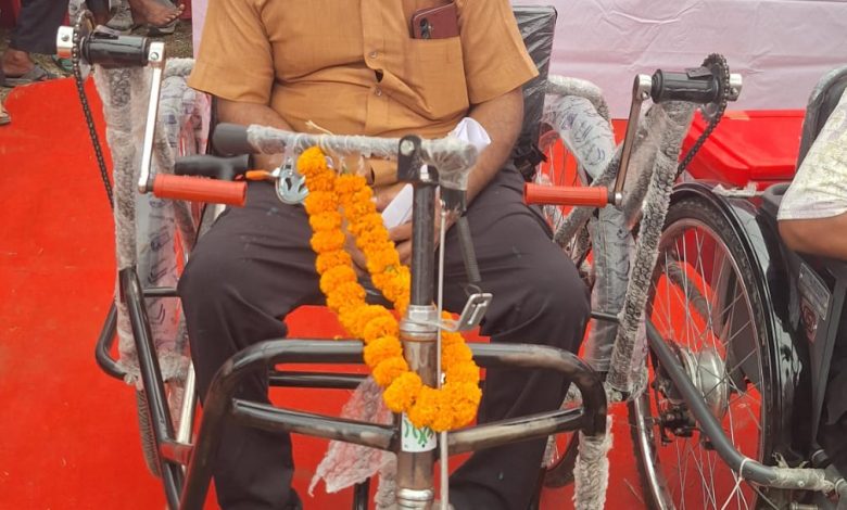 सुशासन तिहार में भावुक पल: मुख्यमंत्री से मिलकर बच्चों और अभिभावकों की आंखों में छलकी खुशी