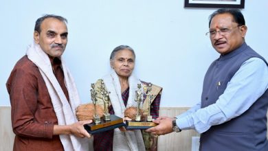 पद्मश्री डॉ. सुनीता और डॉ. रामचंद्र गोडबोले से मिले CM साय, बस्तर में 4 दशकों के सेवा कार्यों को सराहा