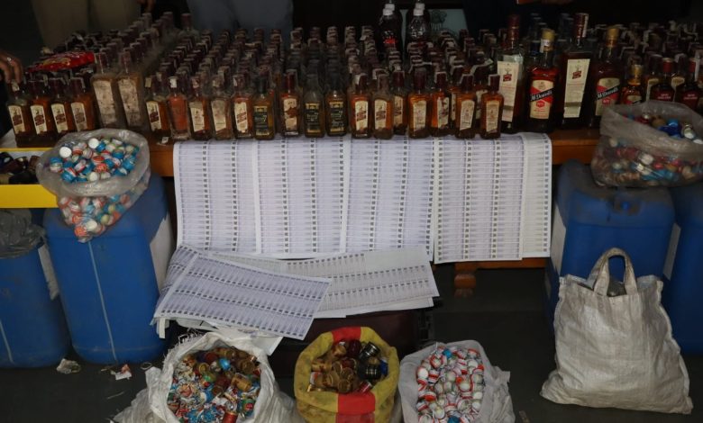 सावधान! चायपत्ती और स्प्रिट मिलाकर बन रही थी नकली शरा, 240 लीटर मिलावटी शराब जब्त