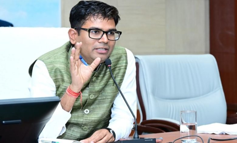 आवासीय कॉलोनियों की समस्याओं पर मंत्री ओपी चौधरी ने प्रतिनिधियों के साथ की बैठक, नियमित स्टेकहोल्डर मीटिंग आयोजित करने के दिए निर्देश